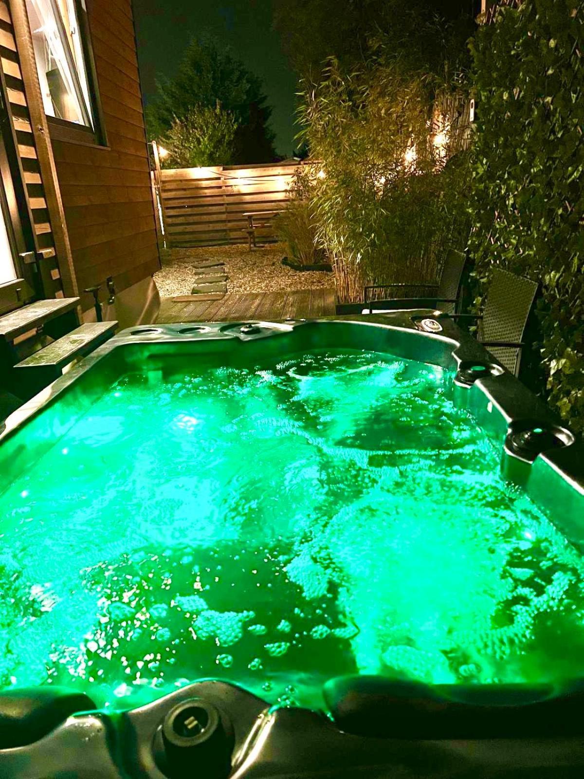 Tiny House With Garden And Jacuzzi Near Amsterdam Villa Vijfhuizen Ngoại thất bức ảnh